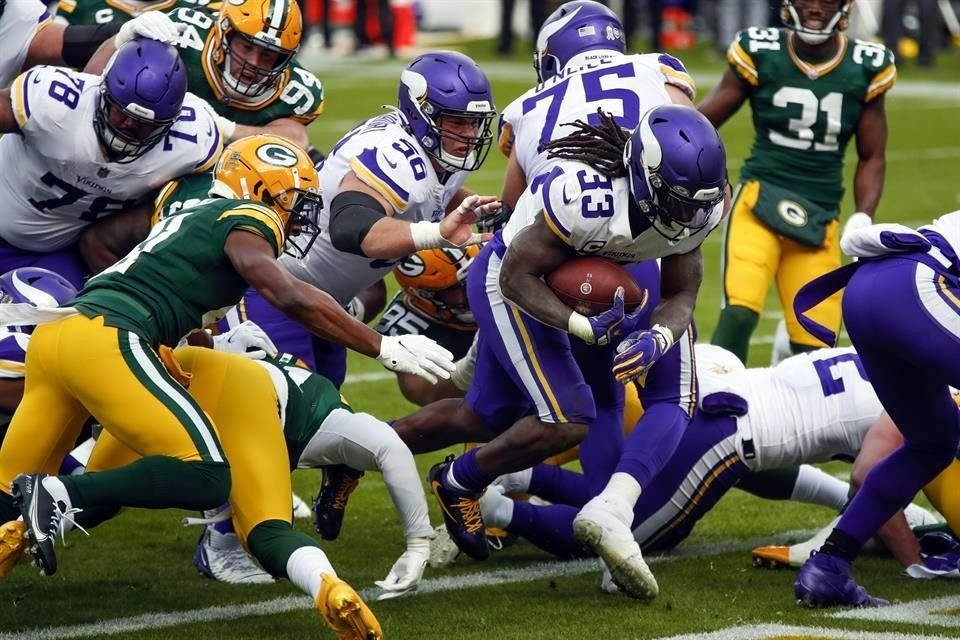 Dalvin Cook cruzó en tres ocasiones las diagonales para guiar a su equipo a la victoria.