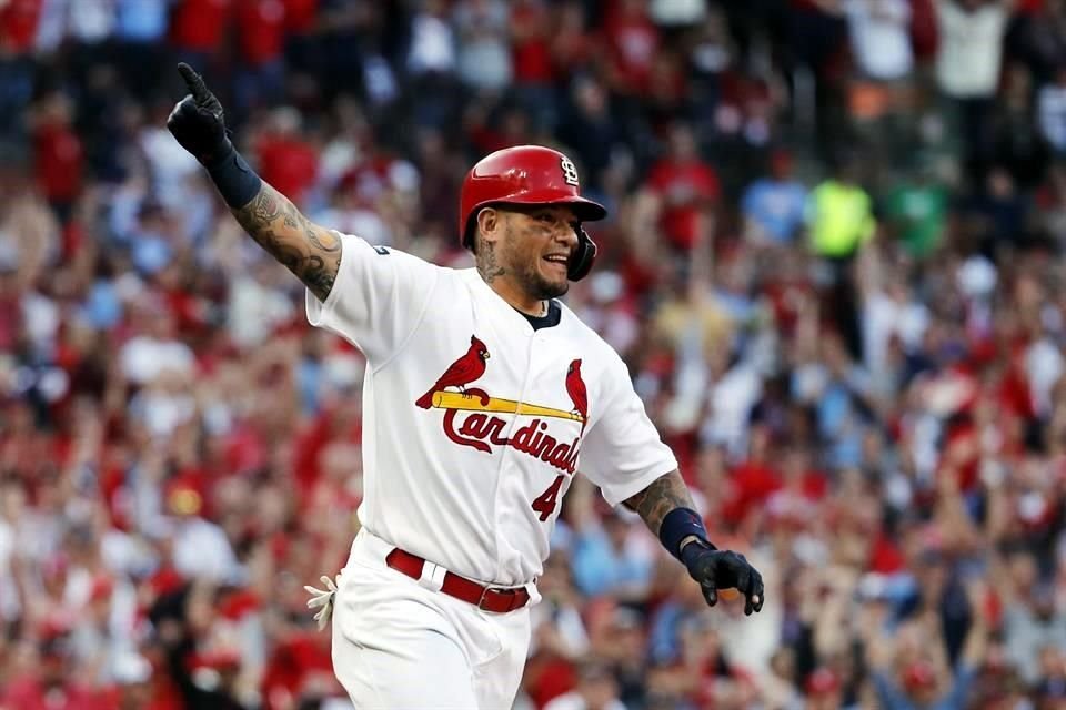 Yadier Molina, de los Cardenales de San Luis, irá a la agencia libre por primera vez en su carrera.