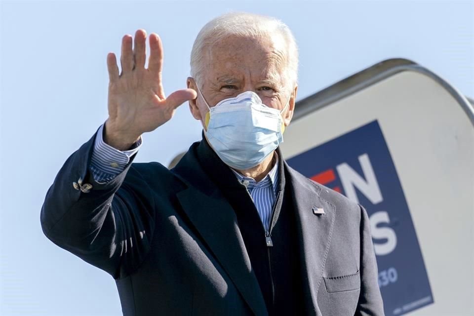 Biden ha centrado gran parte de su campaña presidencial en la manera en la que Trump ha manejado la pandemia, la cual ya ha dejado más de  231 mil muertos en EU.