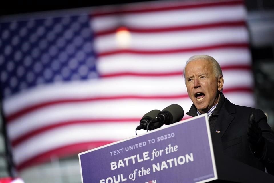 El exvicepresidente Joe Biden realizó un último acto de campaña en Pensilvania.