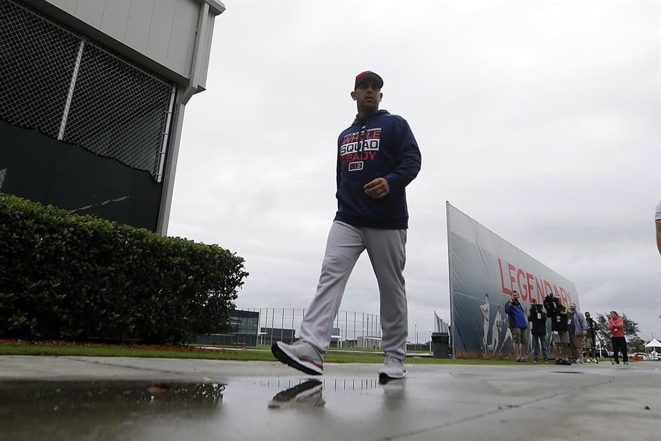 Alex Cora podría volver a dirigir a Boston al figurar entre los probables finalistas al puesto.