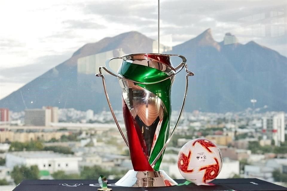 La Copa MX está lista para ser entregada al campeón esta noche.