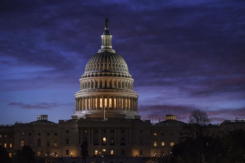 Demócratas y republicanos disputan el control del Congreso de los Estados Unidos.