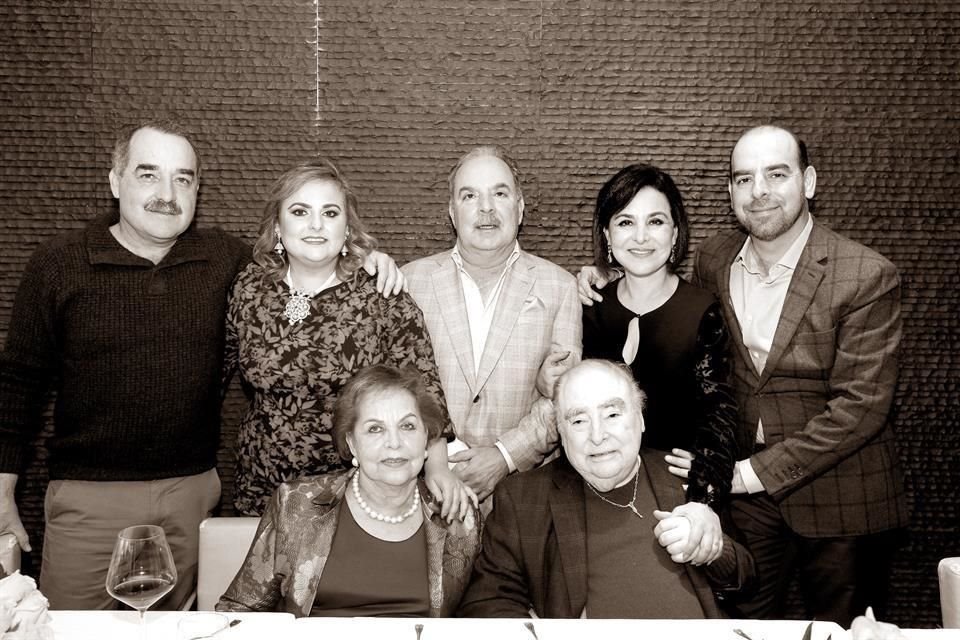 José Carlos González Calderón, Claudia González de Romero, Jorge González Calderón, Rocío González Calderón, Rodrigo González Calderón, Blanca Calderón de González y José C. González, 'Gonher'