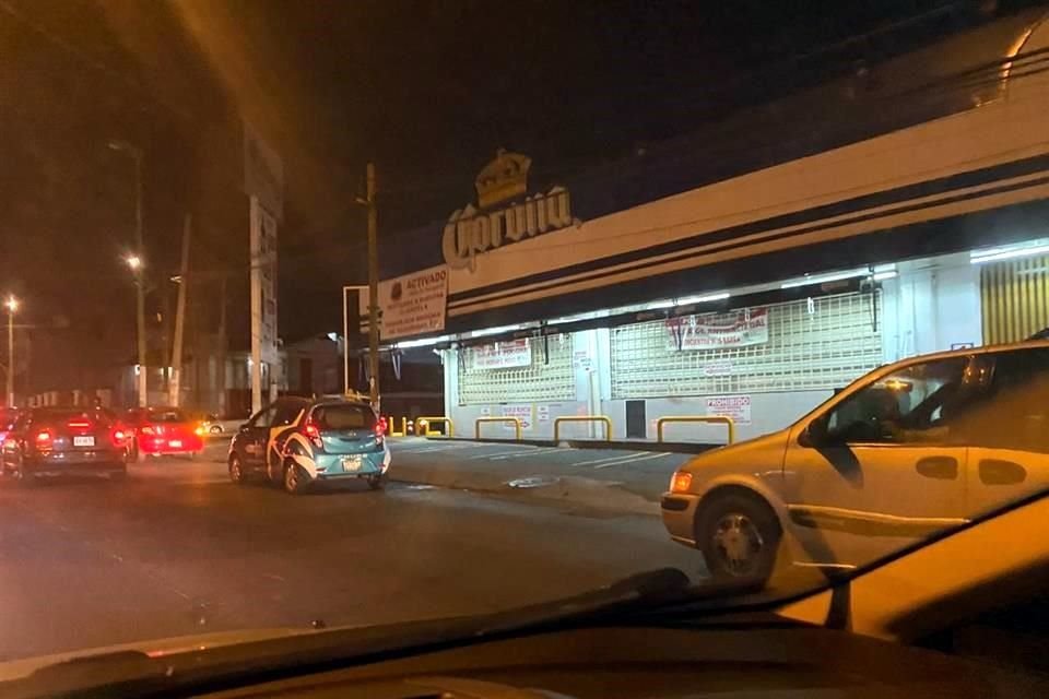 La semana pasada sí siguió la norma y cerró sus cortinas durante la noche del viernes.