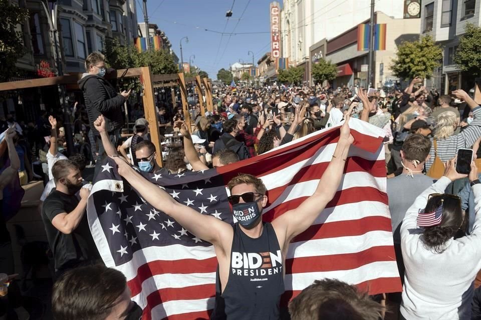 Cientos de personas celebraban en San Francisco el triunfo de Joe Biden.