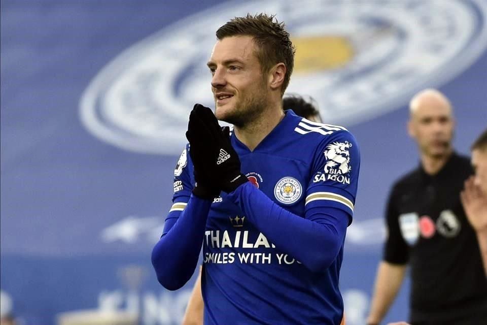 Vardy pudo haber marcado doblete de penal, pero el segundo lo erró.