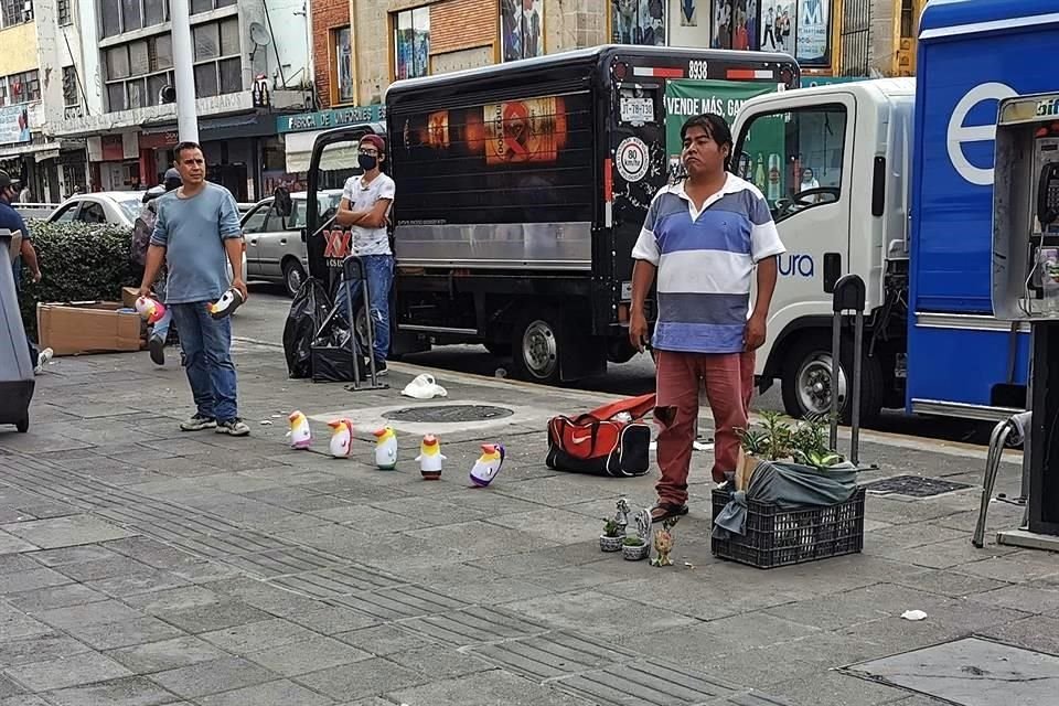 La pandemia de coronavirus 'revivió' al comercio informal en la Zona Centro de Guadalajara.