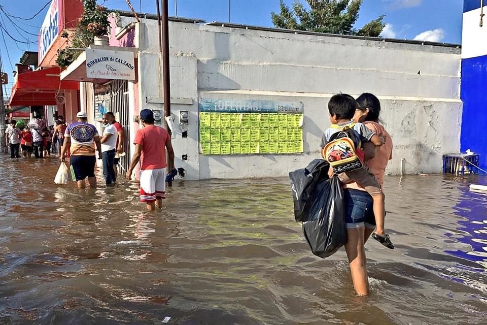 En todo el estado se registran 529 colonias anegadas y 35 mil 982 viviendas con penetración de agua.