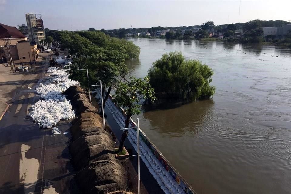 En la zona del malecón, del lado del Palacio de Gobierno del Estado, se han concluido las labores de reforzamiento y de reparación de filtraciones que se tenían.