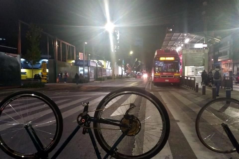 Colectivos y ciclistas realizaron una manifestación el miércoles en el sitio donde el repartidor resultó lesionado.