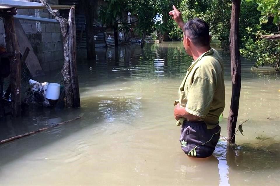 Algunos habitantes piensan que AMLO no sabe todavía lo que le pasó a su pueblo con las inundaciones, por eso no ha llegado la ayuda.