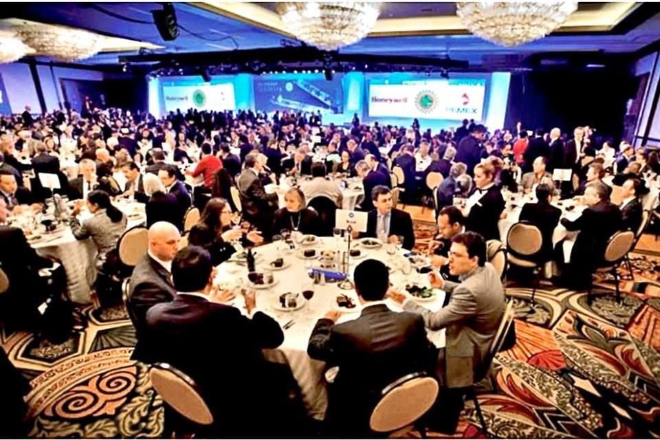 En la cena de gala estuvo presente la delegación mexicana, compuesta por funcionarios y legisladores.