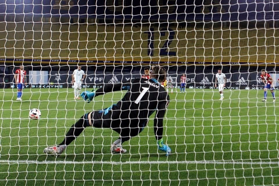 Ángel Romero marcó de penal el gol de Paraguay.