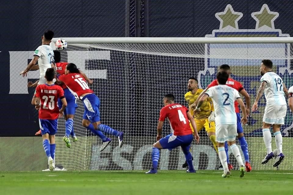 Nicolás González marcó con un cabezazo el gol del 1-1.