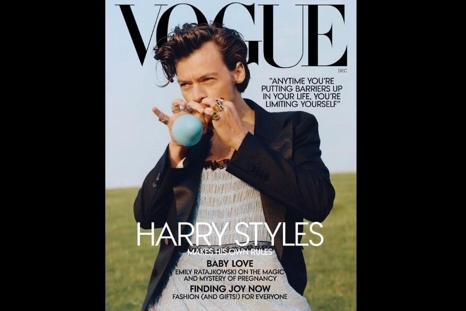 Harry Styles hizo historia al ser el primer hombre en aparecer en solitario en la portada de la revista Vogue.