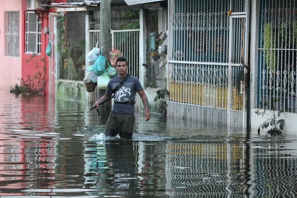 Inundaciones en la Colonia Gaviotas Sur, en Villahermosa.