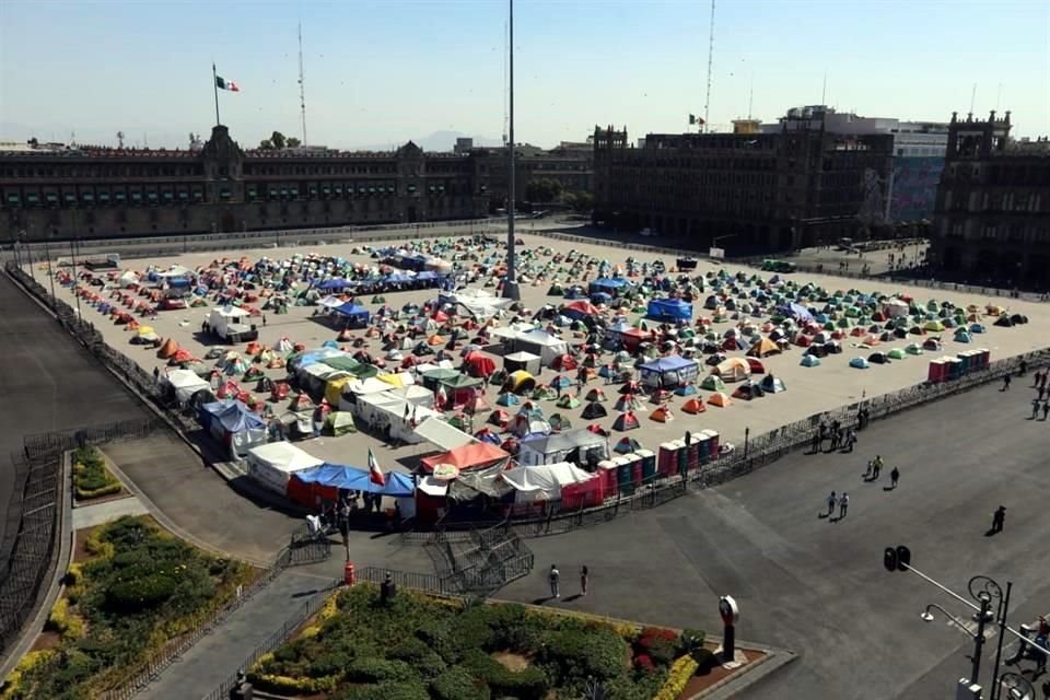 Vista general del plantón de los opositores al Presidente López Obrador.