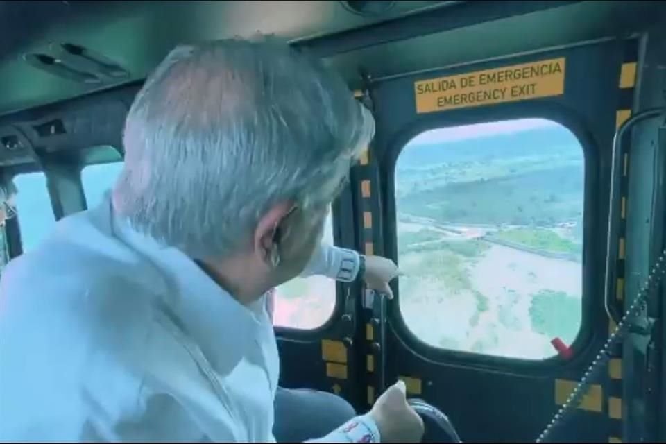 El Presidente AMLO a bordo del helicóptero.