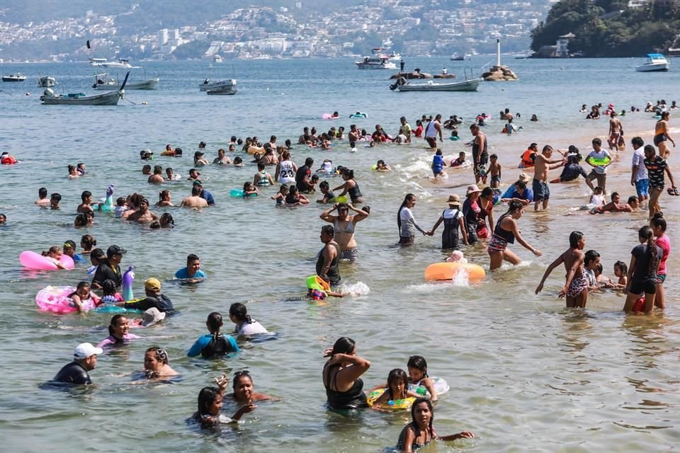 Turistas en Acapulco durante este fin de semana.