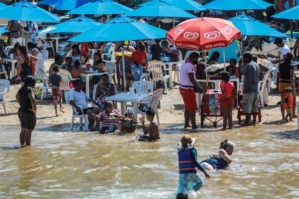 Turistas en Acapulco durante este fin de semana.