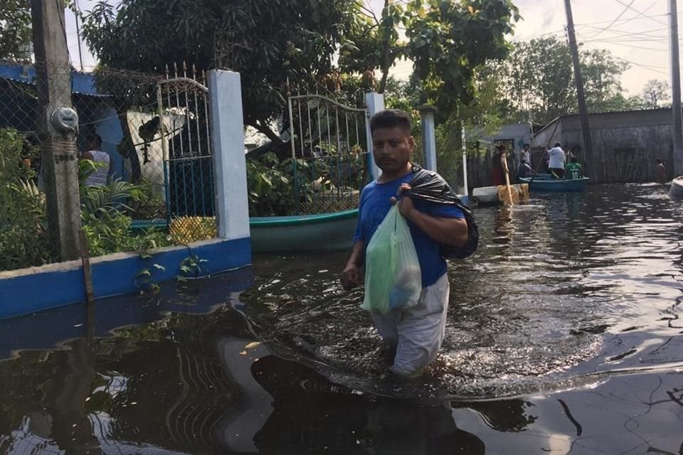 Así lucen las inundaciones en la Colonia Caparroso, en Tabasco.