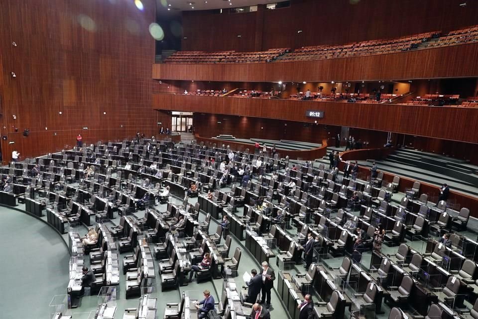 Comisión de Economía de la Cámara de Diputados consideró inviable la reforma eléctrica al afectar la competencia.