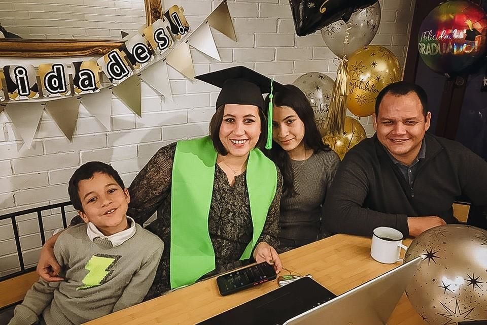UTEL traspasa fronteras con Graduación virtual