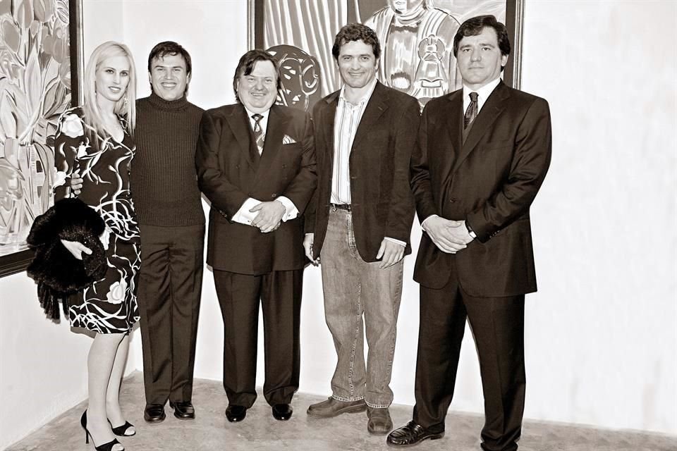 CON PAPÁ Y HERMANOS. Sofía Paredes de Sada, Federico Sada Santos, Diego Sada Zambrano, Mauricio Sada y Diego Sada Santos, en el 2004