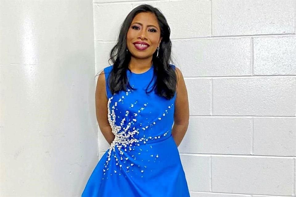 Para cerrar con broche de oro, Yalitza llevó uno de los vestidos más cortos que le hemos visto, diseñado por Jonathan Cohen.