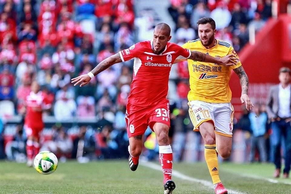 Jonathan Maidana ha enfrentado dos veces a Gignac jugando en Toluca, y el francés no ha marcado.