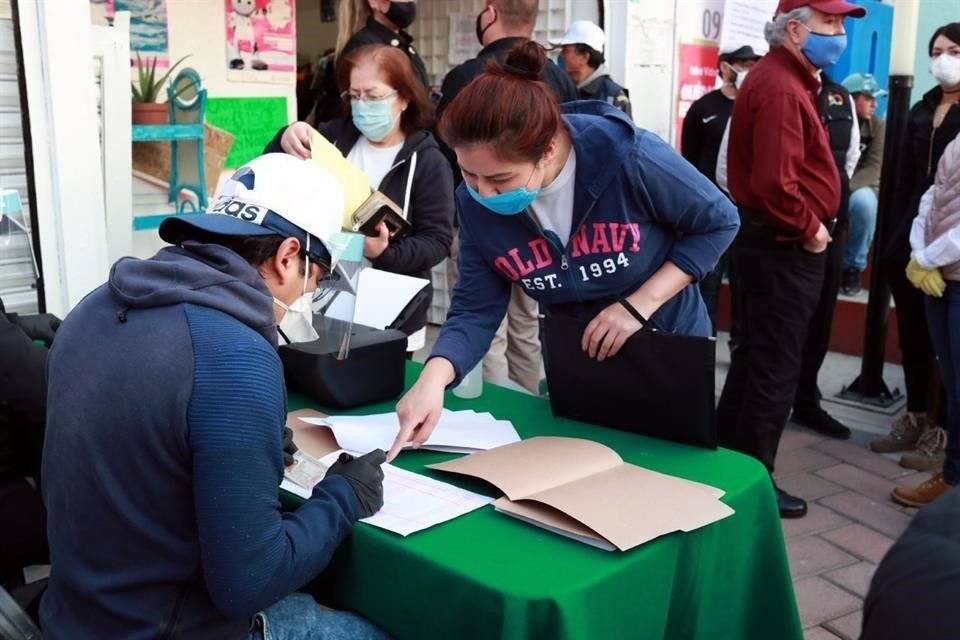 La Ley de Transparencia obliga a publicar padrones y la evaluación de cada programa; al 13 de noviembre sólo hay acceso a 25 de los 142 programas y acciones sociales.