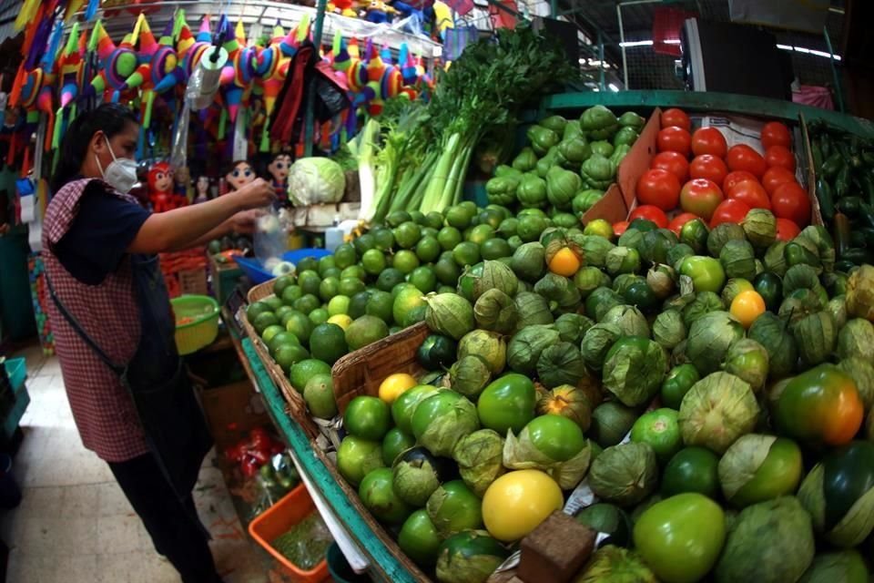 En los agropecuarios, destacó la baja de 3.28 por ciento quincenal en frutas y verduras en primera mita de noviembre.