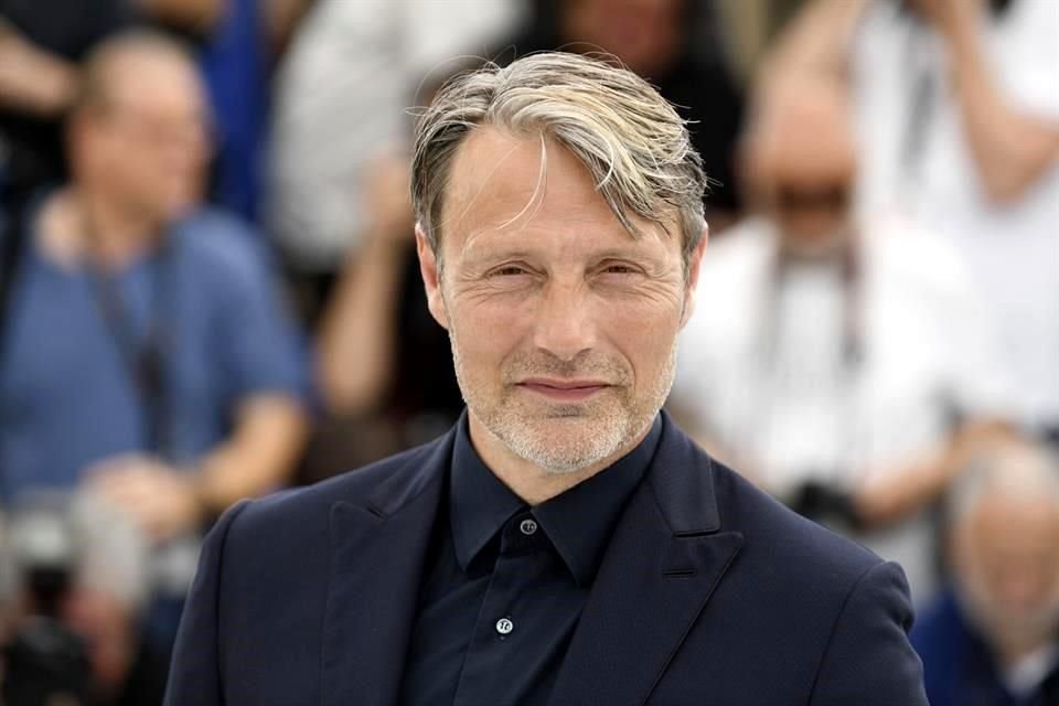 Mikkelsen, encarnará al personaje de Gellert Grindelwald en la saga derivada del universo 'Harry Potter', cuyo nuevo estreno se espera para el 15 de julio de 2022.