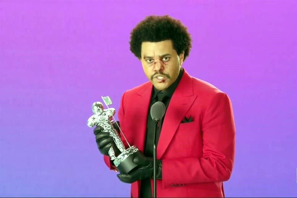 El cantante The Weeknd anunció en redes sociales que no fue invitado a la ceremonia del Grammy.