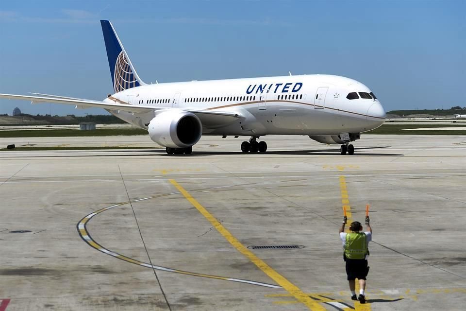 United Airlines Holdings Inc ha comenzado vuelos para preparar la vacuna de Pfizer para su distribución si recibe la aprobación regulatoria.