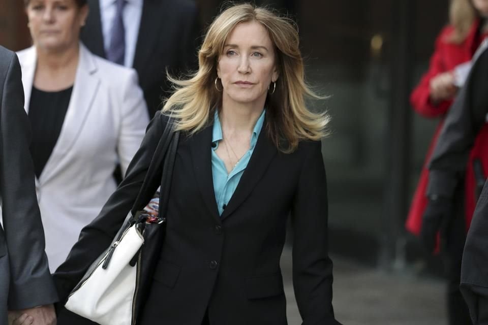 La actriz Felicity Huffman consiguió trabajo en una serie después de salir de prisión.