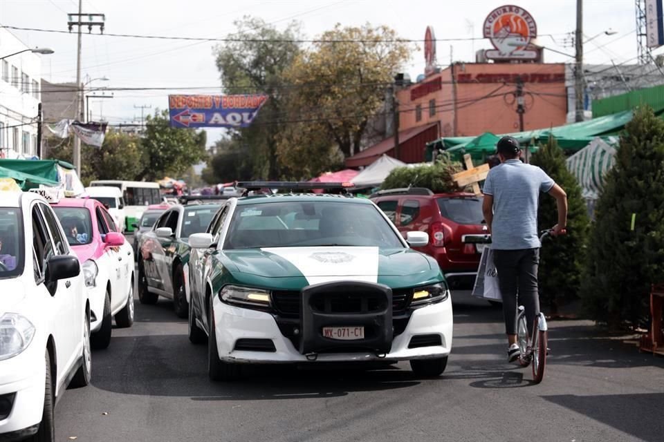 Las patrullas recorren las colonias con más casos de Covid-19 en la CDMX.