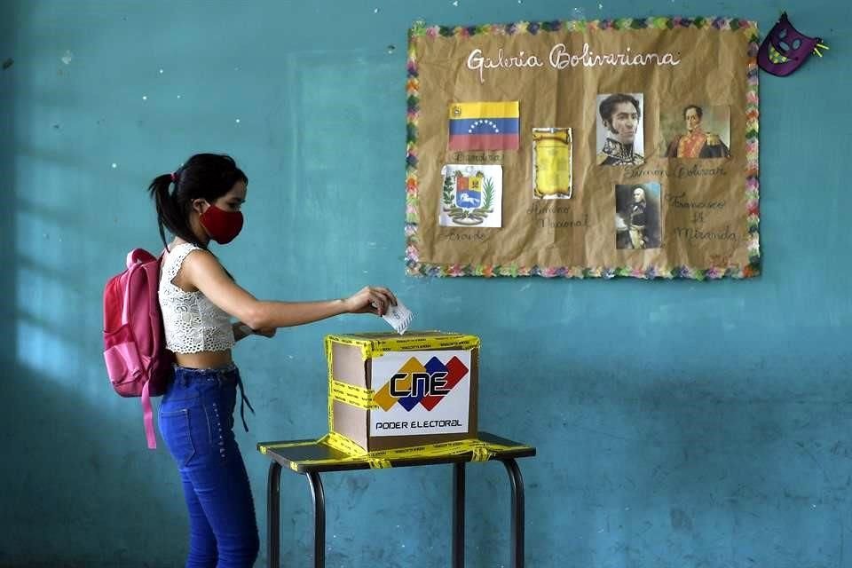 Las urnas estarán abiertas hasta las 18:00 hora local. Más de 20.7 millones de venezolanos fueron llamados para participar en la jornada electoral de este domingo.