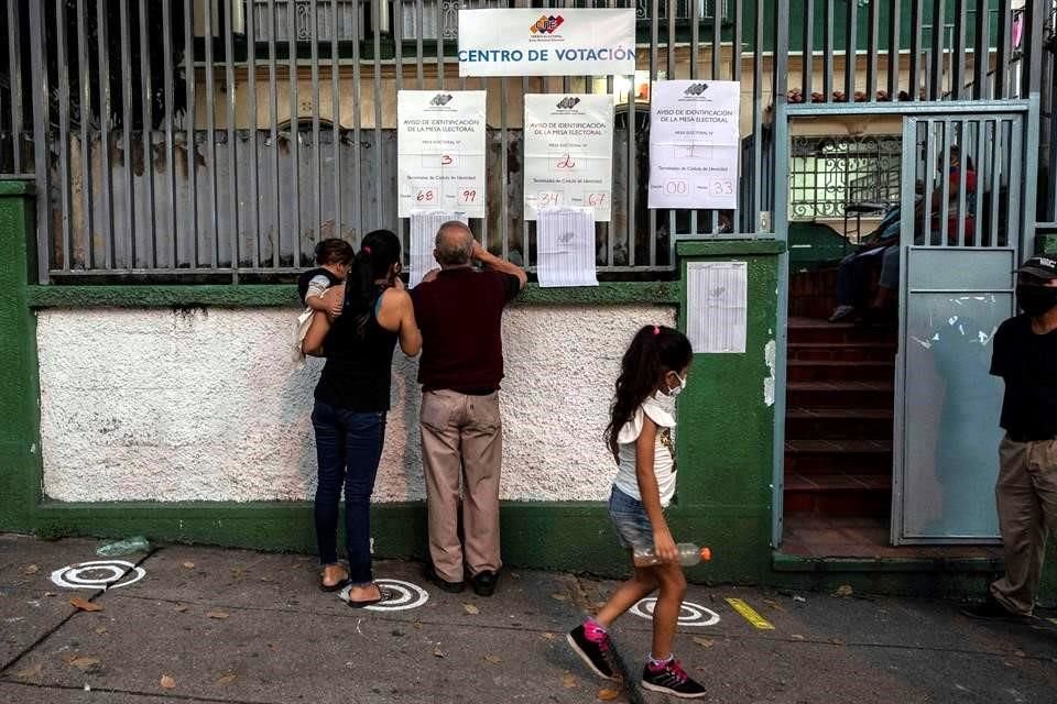 Los centros de votación en Venezuela lucieron con poca afluencia.