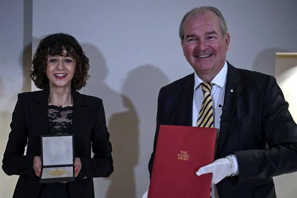 Emmanuelle Charpentier recibió este lunes el Nobel de Química en la residencia del Embajador sueco en Berlín, Per Thoresson.