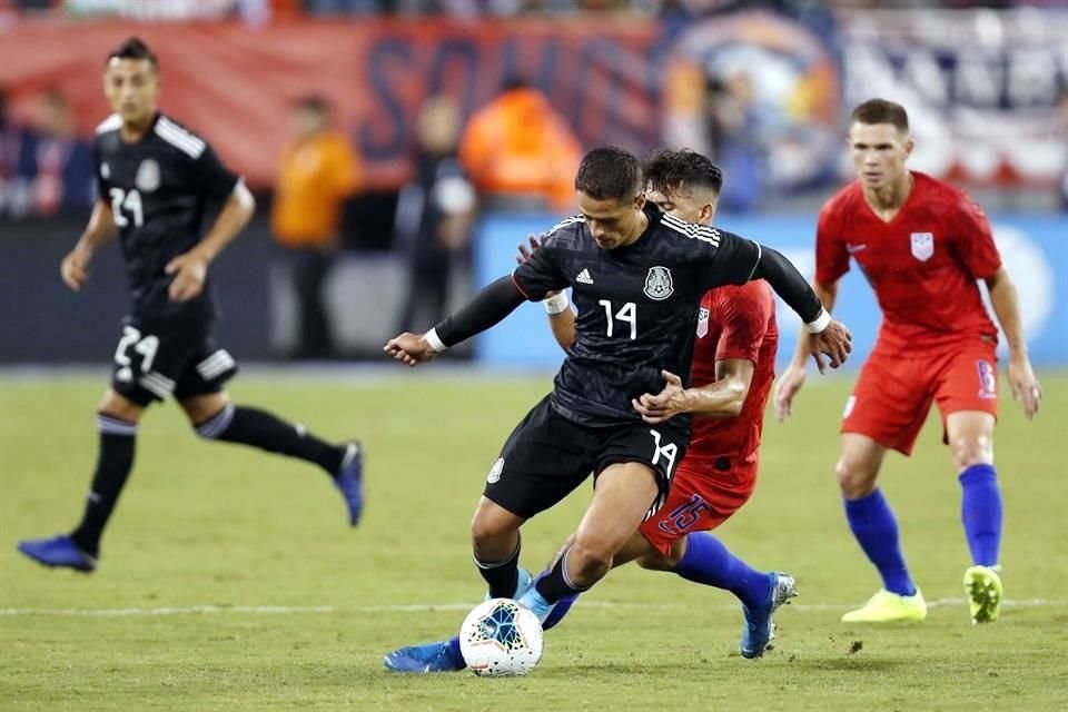 'Chicharito' necesita volver a pesar para ser llamado a la Selección.