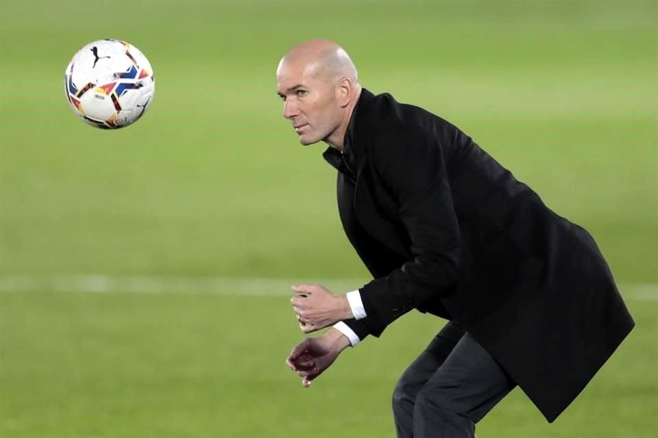 Zinedine Zidane dice que el Real Madrid luchará hasta el final por el título de liga.