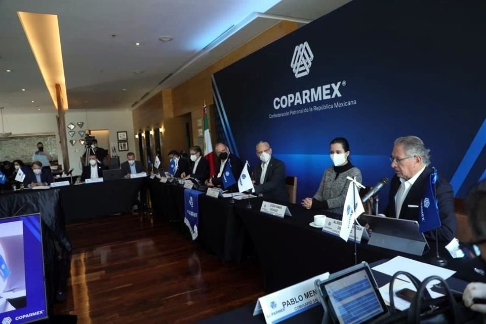 La aprobación de una ley que incumple lo establecido en la Carta Magna mina la división e independencia de los poderes en el País, indicó Coparmex. 