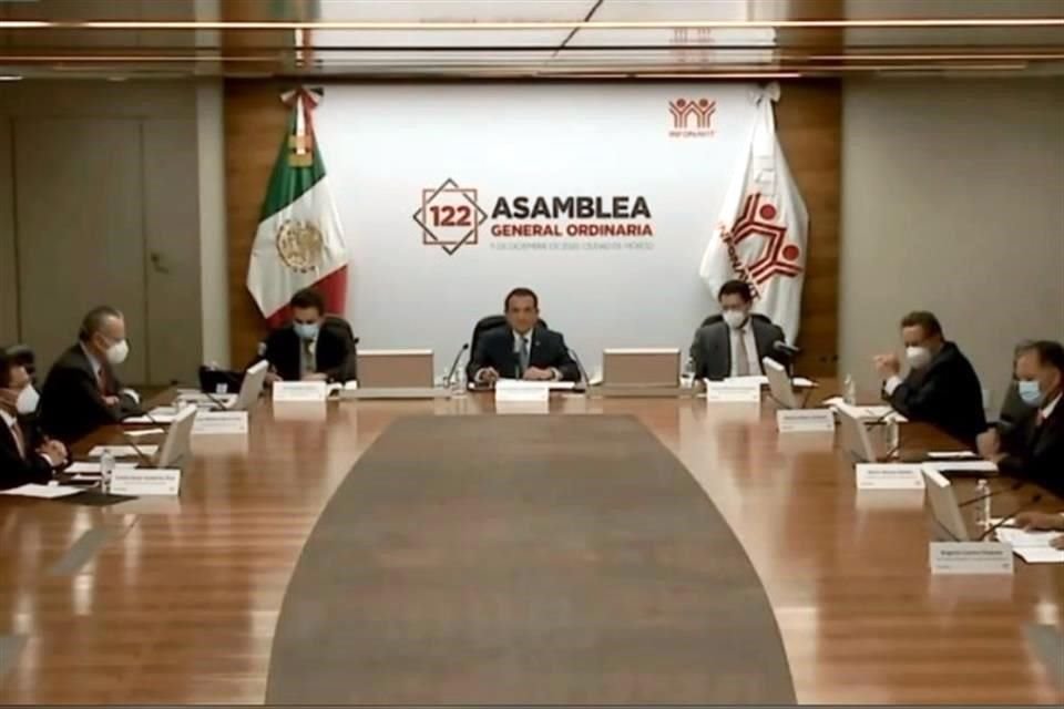 Representantes del Gobierno durante la 122 Asamblea General Ordinaria del Infonavit.