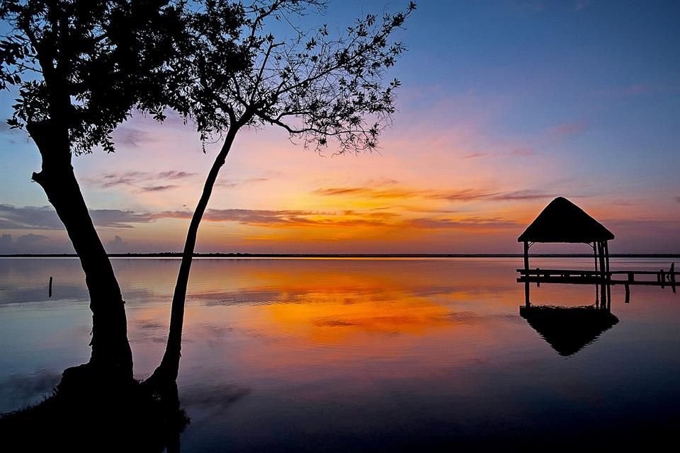 Es conocida como la 'Laguna de los Siete Colores'.