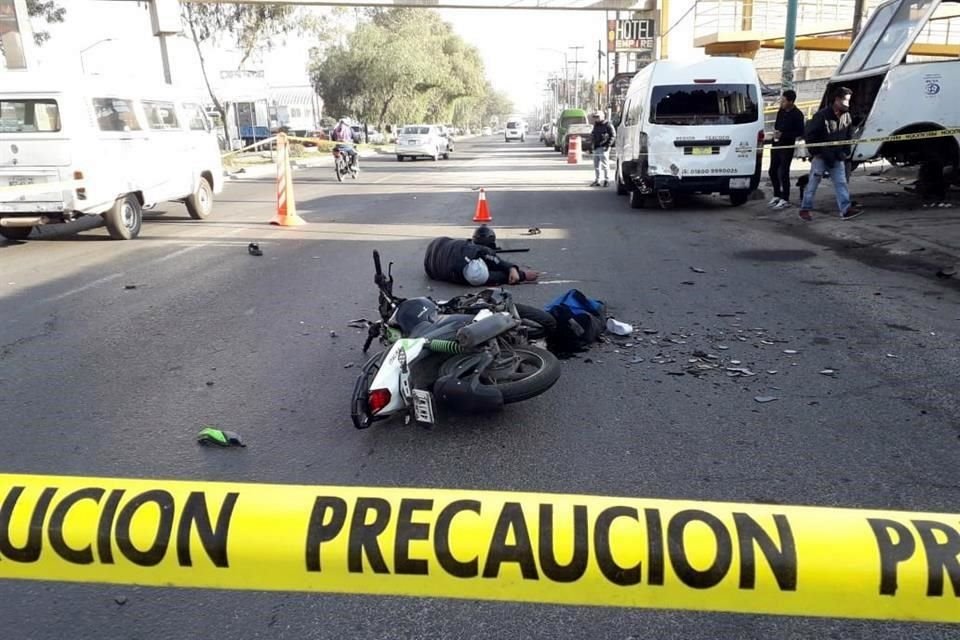 El hombre circulaba con dirección hacia Texcoco y chocó por alcance contra la unidad de la Ruta 104.