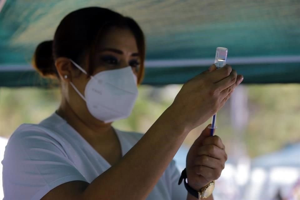 Alrededor de 300 personas fueron capacitadas para la aplicación de la vacuna.