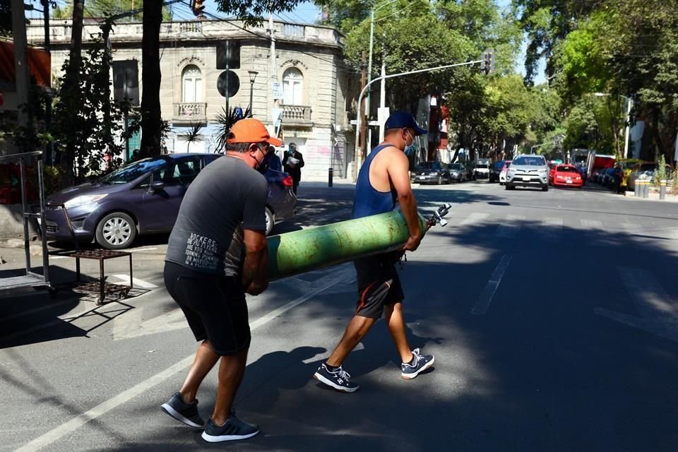 El relleno del tanque cuesta 120 pesos y tiene una duración de 11 horas. Pueden adquirirse en Frontera 33.