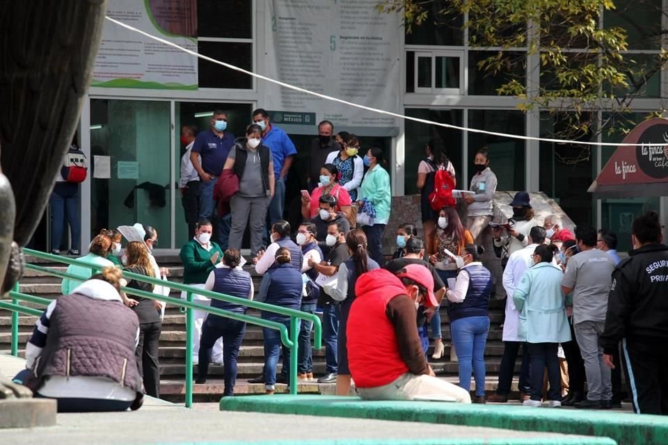 La clínica 220 del IMSS, trabajadores reportan saturación de servicios y falta de insumos para atender a los enfermos por covid-19